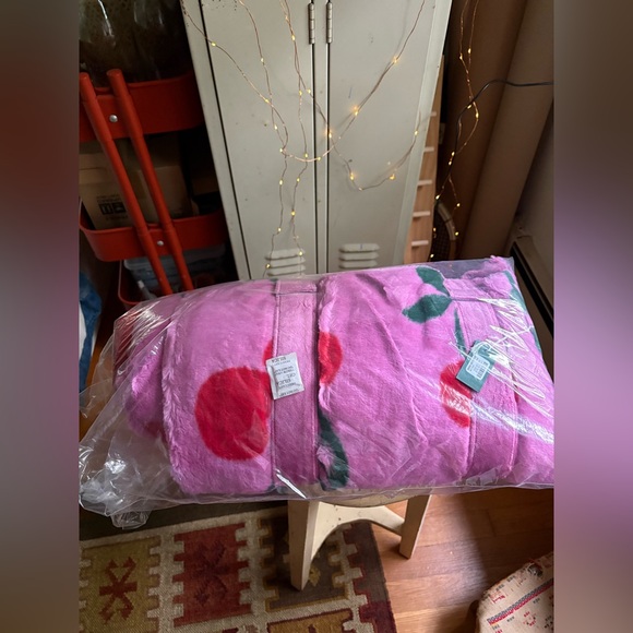 Harper Faux Fur Printed  Throw Blanket 🍒 - Picture 10 of 10